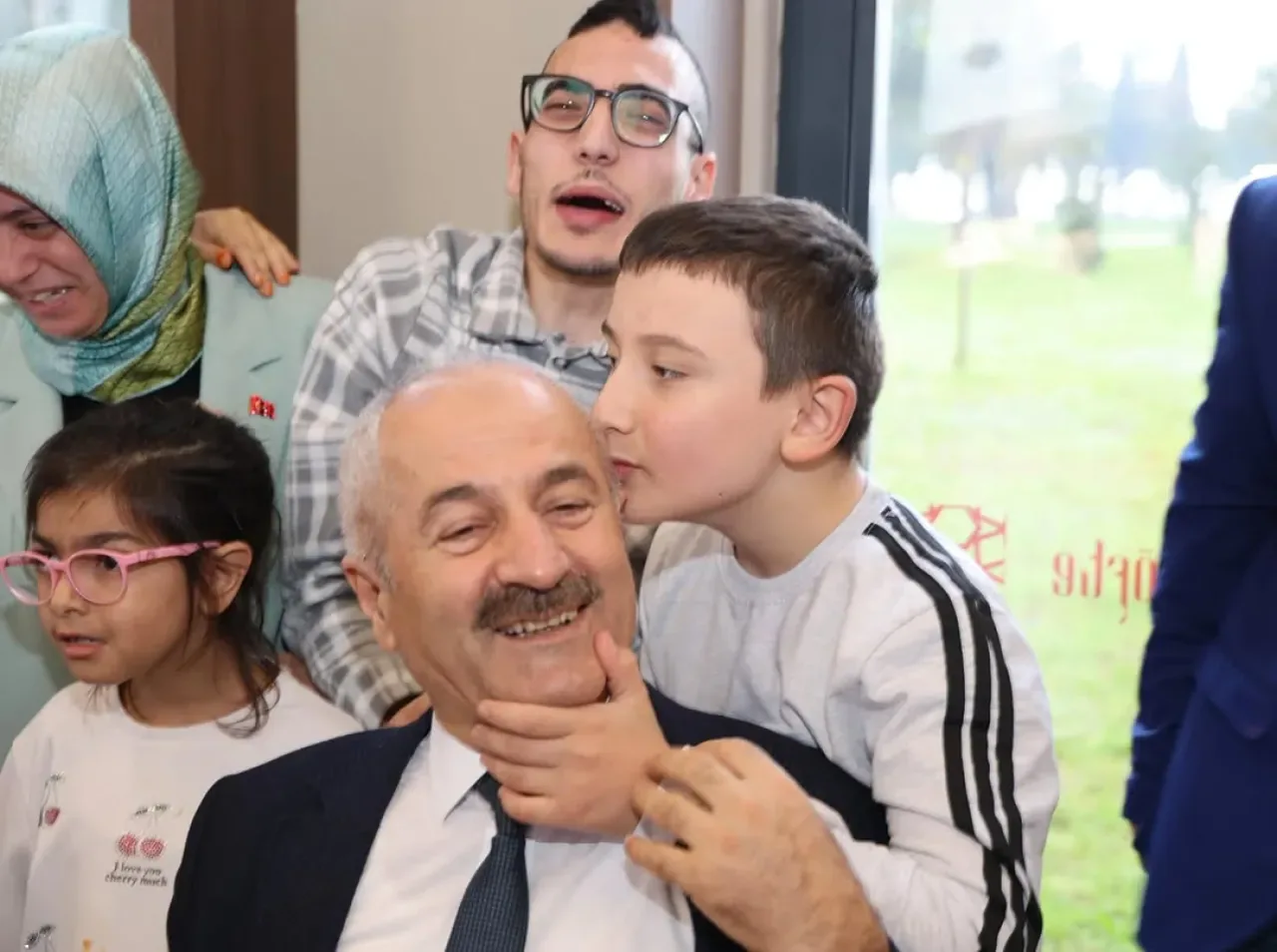 Gebze Belediyesi'nin Hizmet Anlayışı: Dayanışma, Empati ve Sevgi Gebze Belediyesi'nin Hizmet Anlayışı: Dayanışma, Empati ve Sevgi