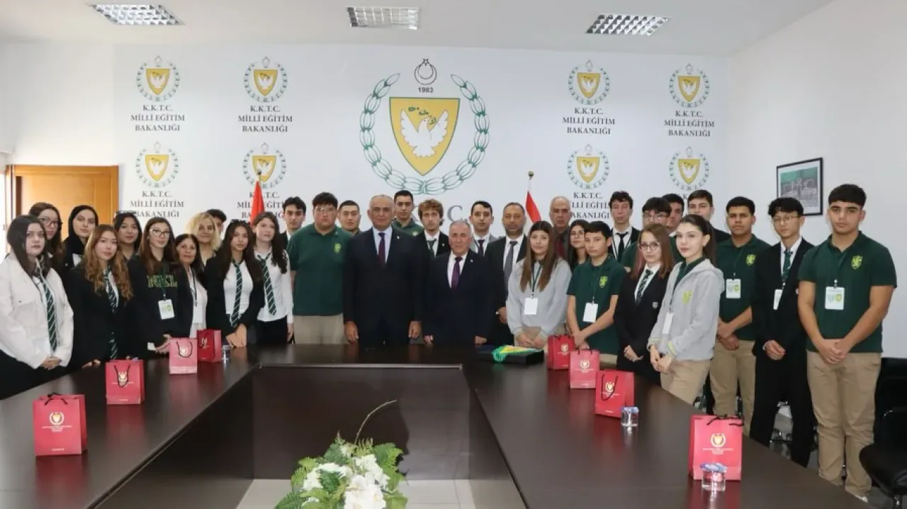 Vefa Lisesi Öğrencileri KKTC'de Kardeş Okul Ziyareti Gerçekleştirdi Vefa Lisesi Öğrencileri KKTC'de Kardeş Okul Ziyareti Gerçekleştirdi