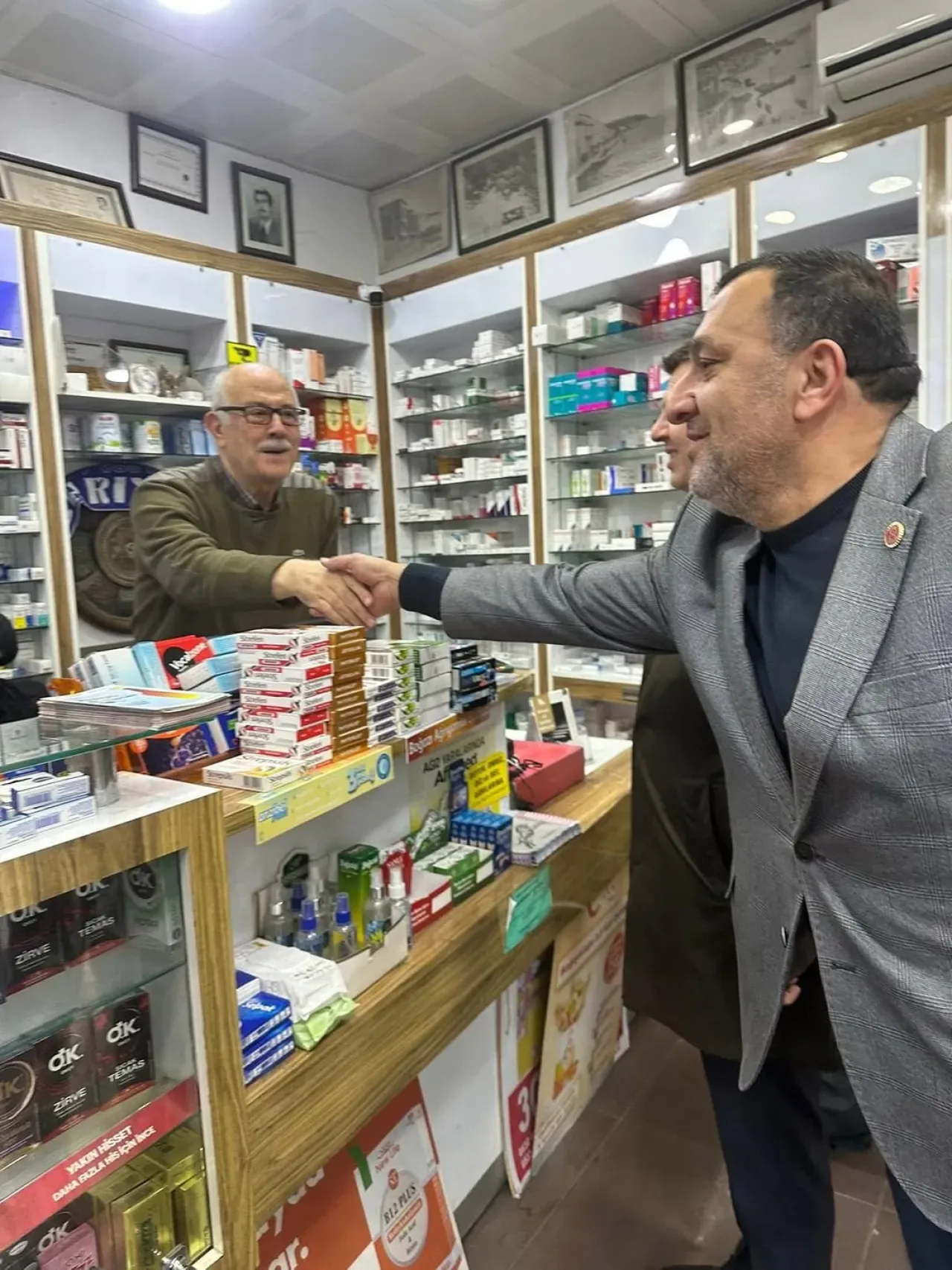 MHP'li Yöneticiler Sarıyer Esnafını Ziyaret Etti MHP'li Yöneticiler Sarıyer Esnafını Ziyaret Etti