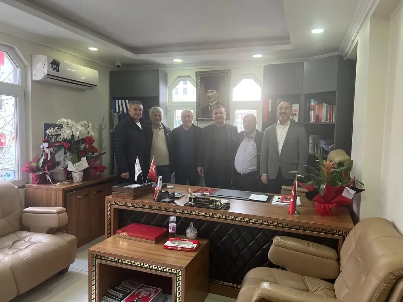 CHP Bağcılar İlçe Başkanlığı'na Hozat Derneği'nden Ziyaret CHP Bağcılar İlçe Başkanlığı'na Hozat Derneği'nden Ziyaret