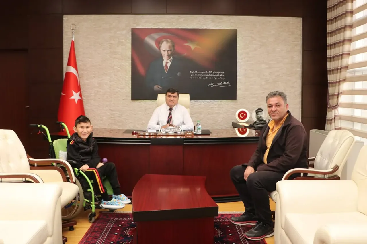 Sultanbeyli Kaymakamı Kemal Şahin'den Aile Ziyareti Sultanbeyli Kaymakamı Kemal Şahin'den Aile Ziyareti