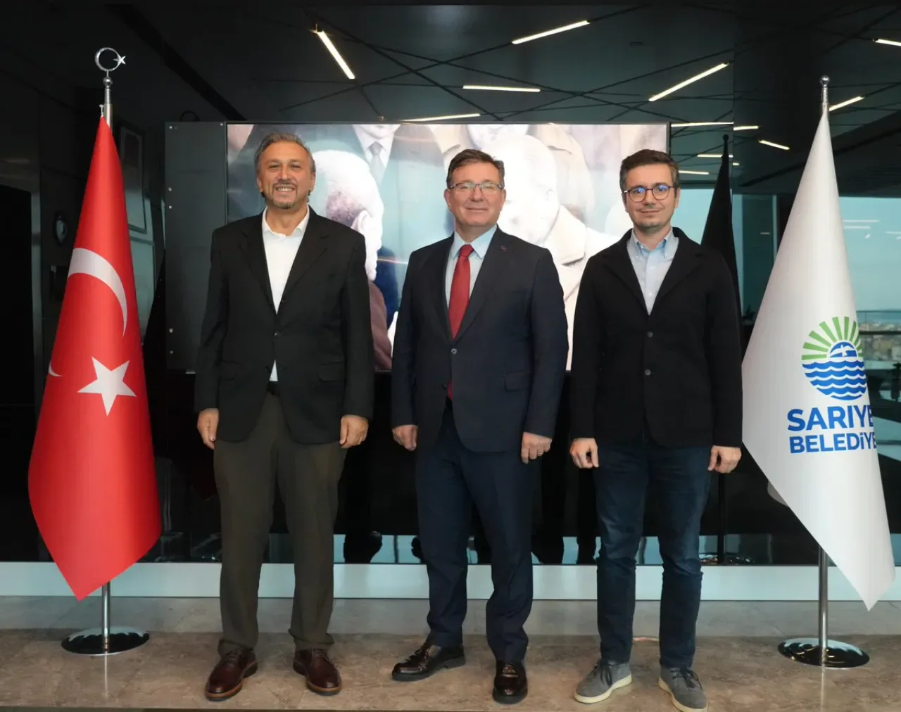 Sarıyer Belediyesi'nde Prestijli Ziyaret: Koç Üniversitesi Yönetimi ile Görüşme Sarıyer Belediyesi'nde Prestijli Ziyaret: Koç Üniversitesi Yönetimi ile Görüşme