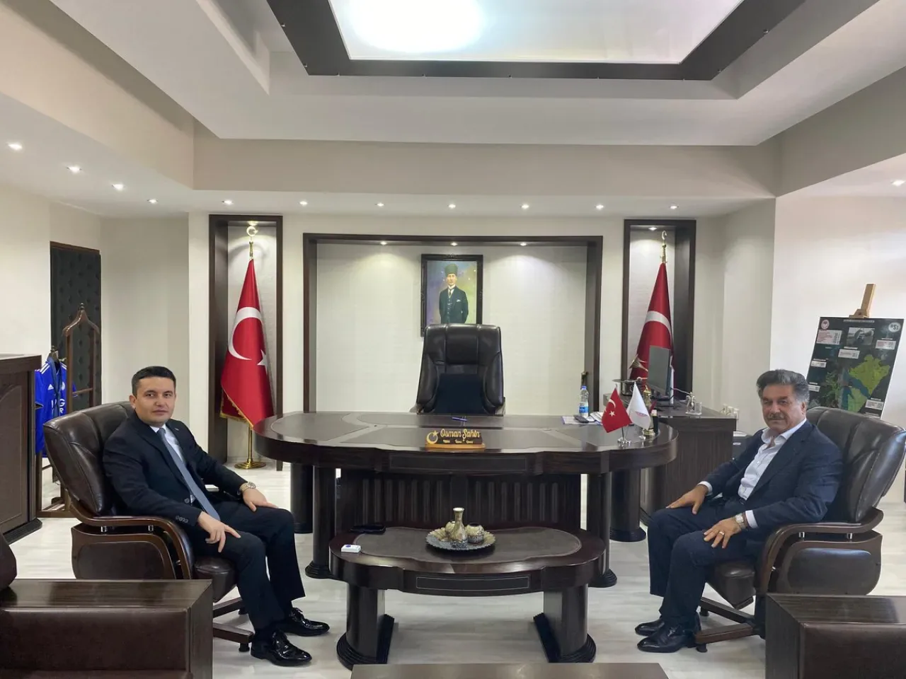 İmamoğlu Kaymakamı Osman Şahin, Tezcanlar Yatırım Yönetim Kurulu Başkanı'nı Ağırladı İmamoğlu Kaymakamı Osman Şahin, Tezcanlar Yatırım Yönetim Kurulu Başkanı'nı Ağırladı