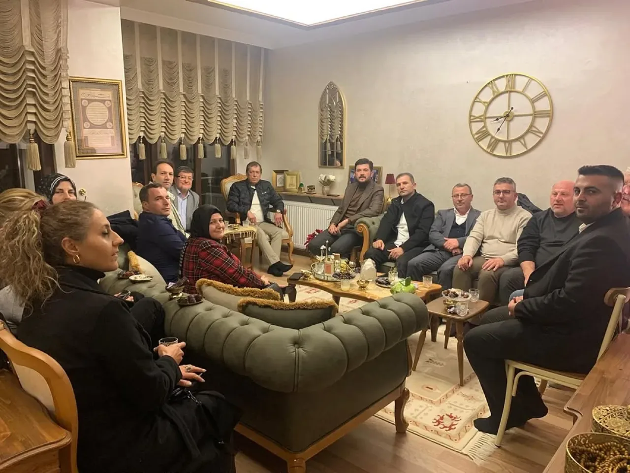 AK Parti Karamürsel Teşkilatından Umre Dönüşü Ziyaret AK Parti Karamürsel Teşkilatından Umre Dönüşü Ziyaret