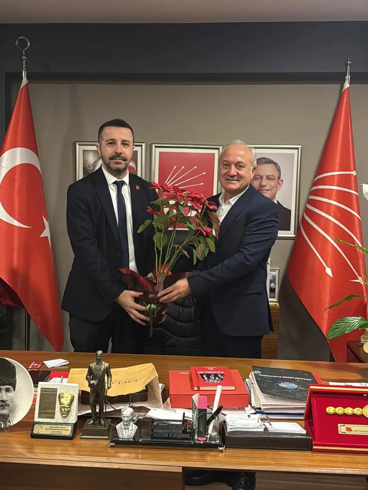 CHP Karamürsel Gençlik Kolları, İl Başkanı Erdem Arcan'ı Ziyaret Etti CHP Karamürsel Gençlik Kolları, İl Başkanı Erdem Arcan'ı Ziyaret Etti