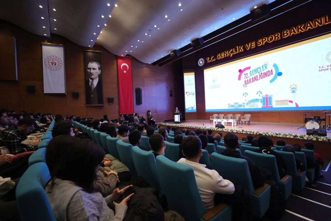 Adanalı Genç Mucitler Türk Yıldızları ile Buluştu Adanalı Genç Mucitler Türk Yıldızları ile Buluştu
