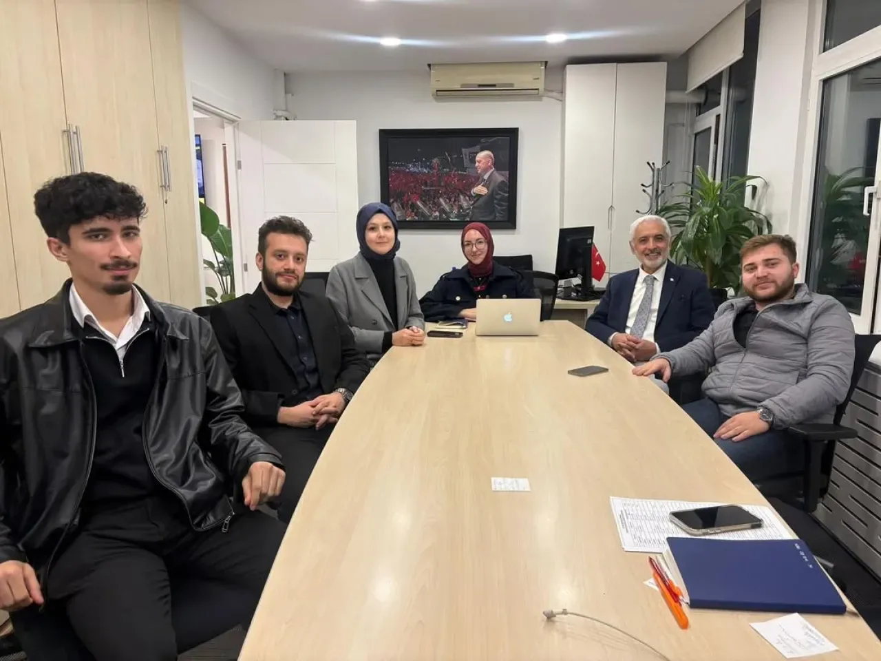 AK Parti Üsküdar İlçesi Dijital Dönüşüm ve Teknoloji Altyapısını Masaya Yatırdı AK Parti Üsküdar İlçesi Dijital Dönüşüm ve Teknoloji Altyapısını Masaya Yatırdı
