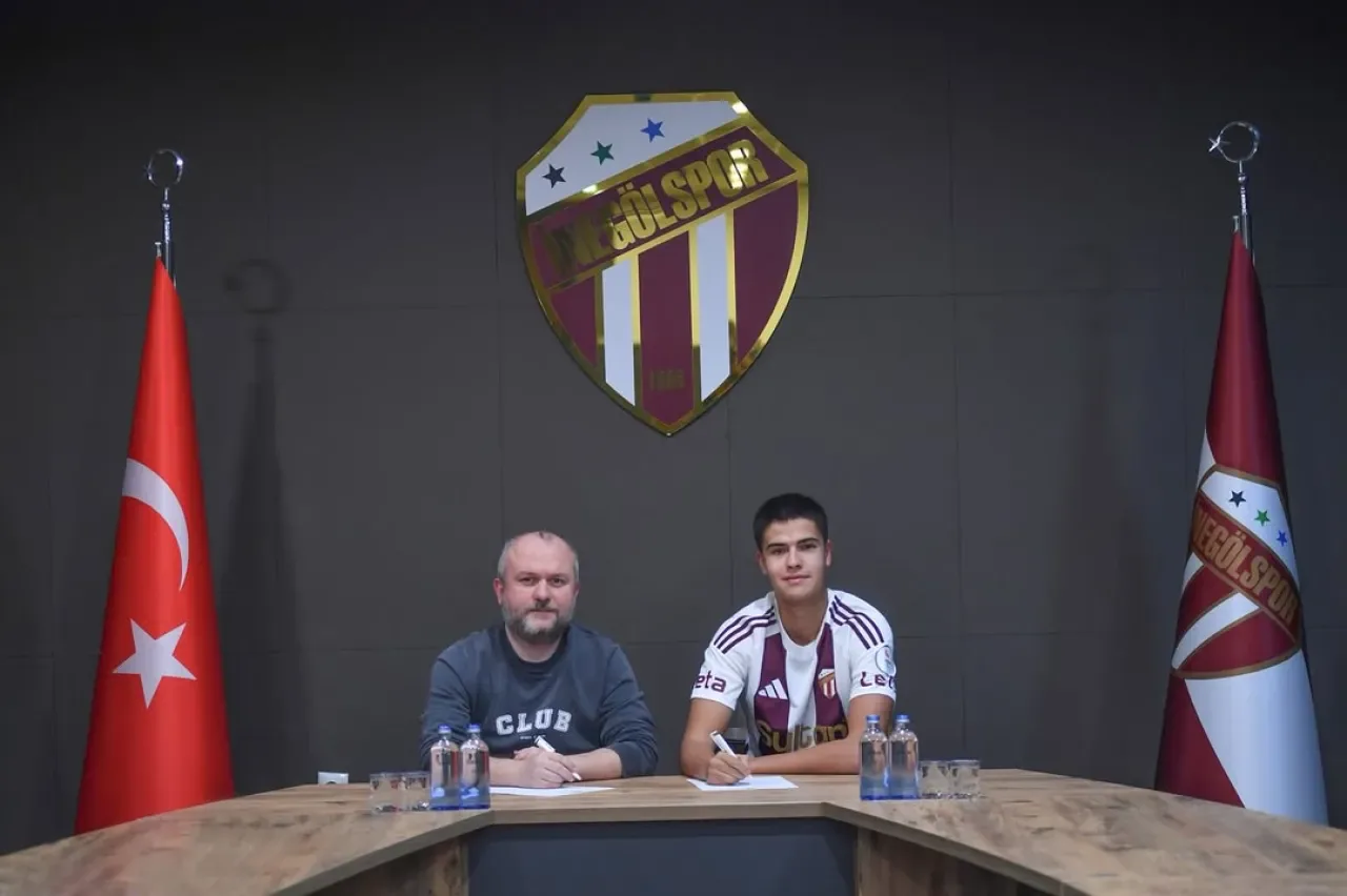 İnegölspor, Bursaspor'dan Stoper Behzat Taha Dede'yi Transfer Etti İnegölspor, Bursaspor'dan Stoper Behzat Taha Dede'yi Transfer Etti
