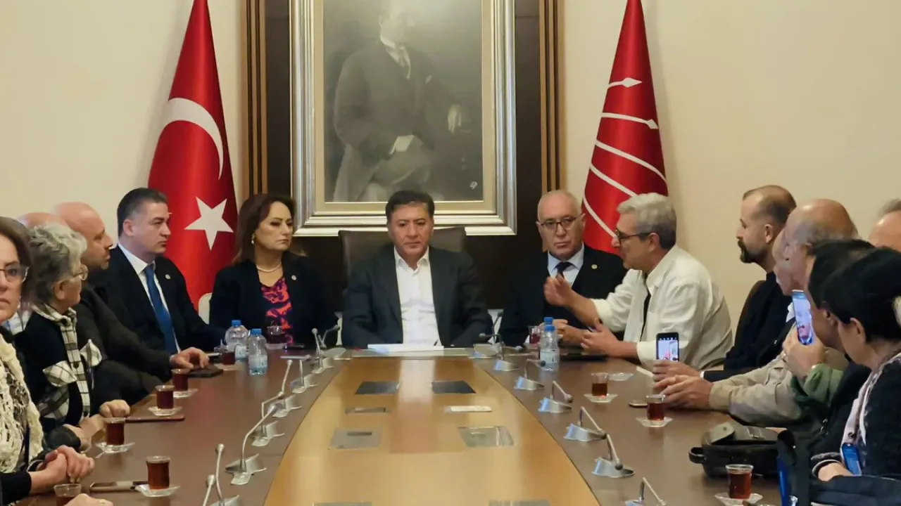 CHP'li Şevkin'den Suriye'deki Çatışmalara İlişkin Açıklama: "Akan Kan Durdurulmalıdır" CHP'li Şevkin'den Suriye'deki Çatışmalara İlişkin Açıklama: "Akan Kan Durdurulmalıdır"
