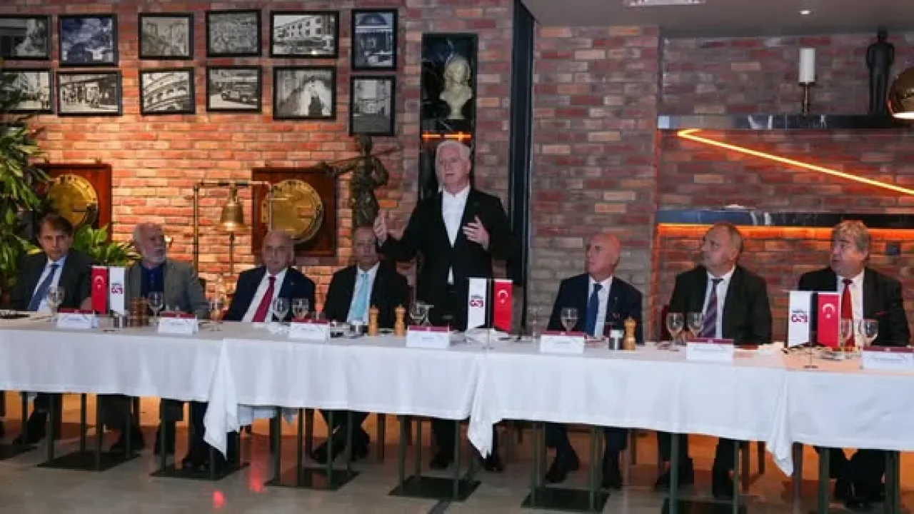 İstanbul Valisi Gül, Dudullu OSB'de Sanayi ve Kamu İş Birliğini Değerlendirdi İstanbul Valisi Gül, Dudullu OSB'de Sanayi ve Kamu İş Birliğini Değerlendirdi