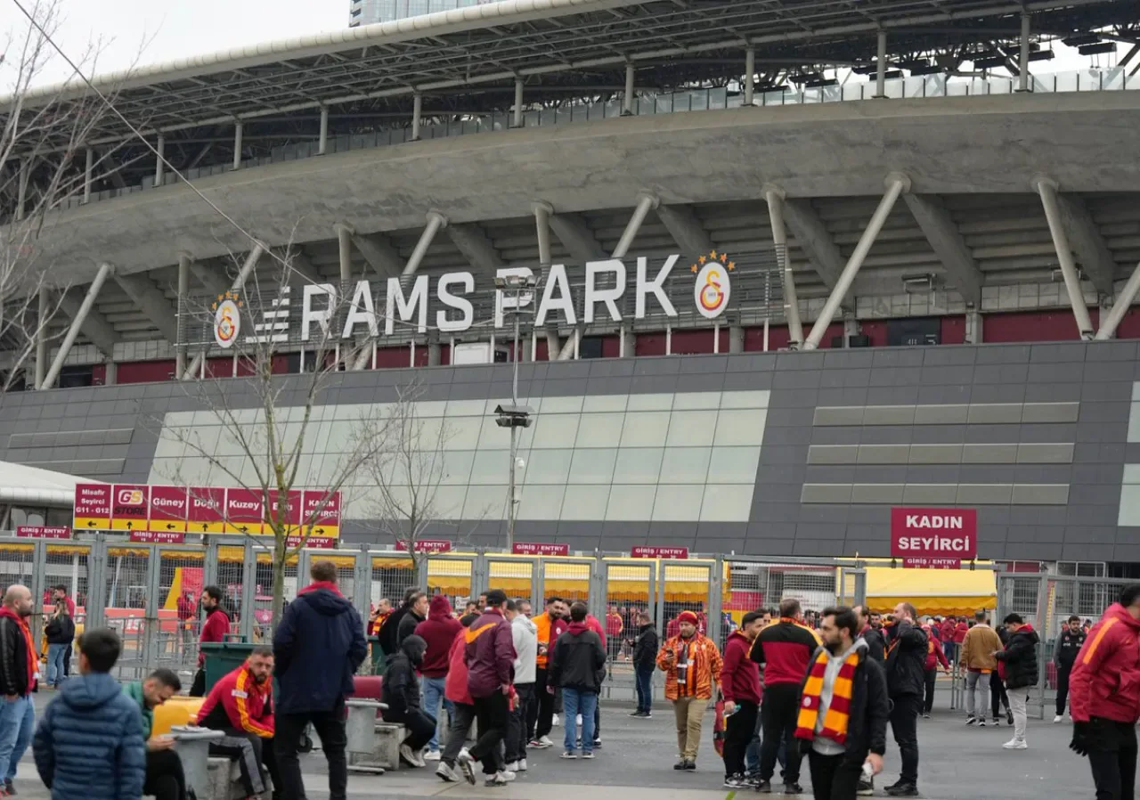 Galatasaray Taraftarı Kadıköy Yolculuğuna Başladı Galatasaray Taraftarı Kadıköy Yolculuğuna Başladı