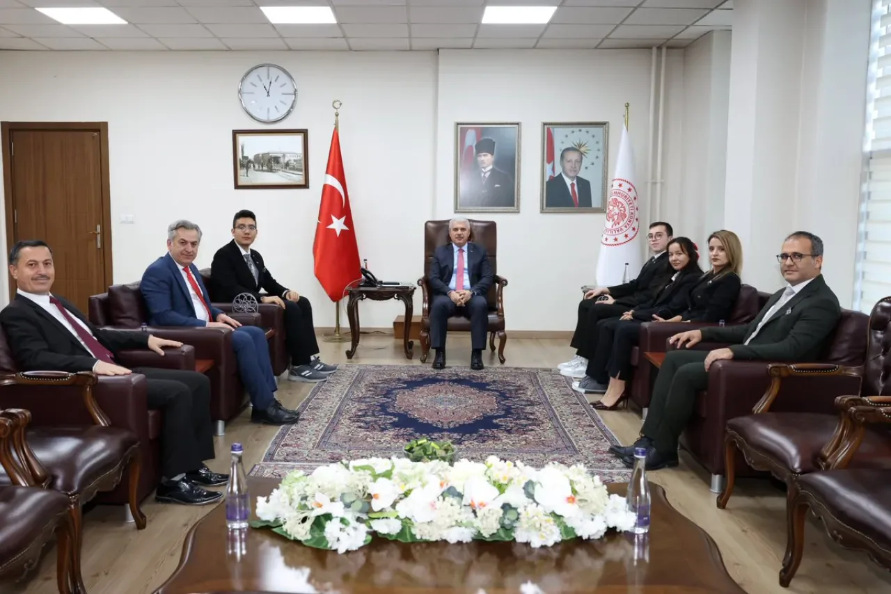 Konyalı Öğrenciler Fibonacci Robot Olimpiyatları'nda Dünya Şampiyonu Oldu Konyalı Öğrenciler Fibonacci Robot Olimpiyatları'nda Dünya Şampiyonu Oldu