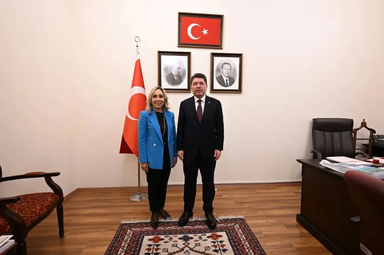 AK Parti Antalya Milletvekili Vural Çokal, TBMM'de Bakan Tunç'u Ziyaret Etti AK Parti Antalya Milletvekili Vural Çokal, TBMM'de Bakan Tunç'u Ziyaret Etti