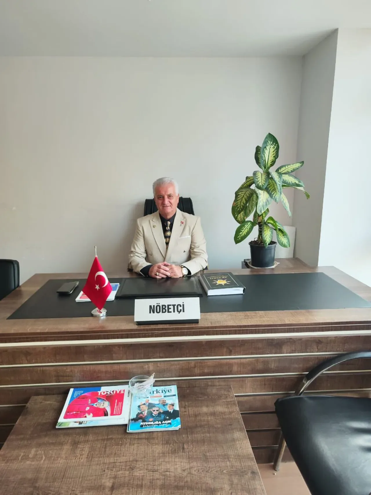 AK Parti Çukurova İlçe Başkanlığı'nda Günün Nöbetçi İsimi Aykut Bağdağı Oldu AK Parti Çukurova İlçe Başkanlığı'nda Günün Nöbetçi İsimi Aykut Bağdağı Oldu