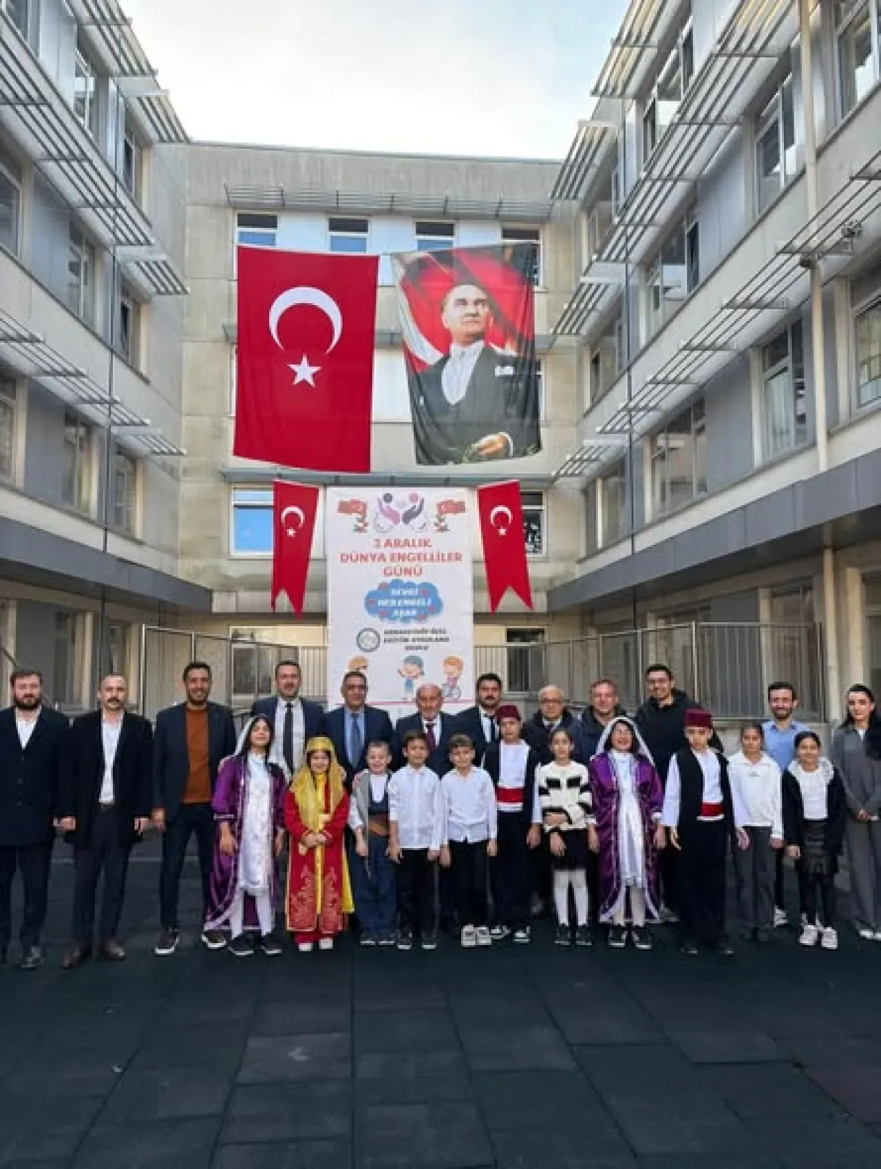 Arnavutköy'de 3 Aralık Dünya Engelliler Günü Coşkuyla Kutlandı Arnavutköy'de 3 Aralık Dünya Engelliler Günü Coşkuyla Kutlandı
