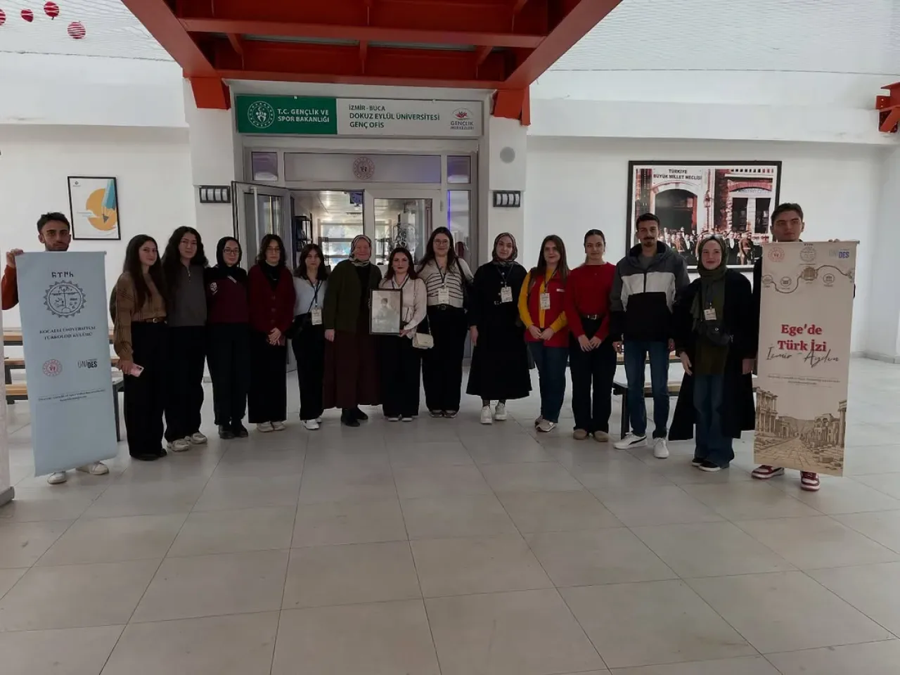 ÜNİDES Projesi Kapsamında "Ege'de Türk İzi" Etkinliği İzmir'de Başladı ÜNİDES Projesi Kapsamında "Ege'de Türk İzi" Etkinliği İzmir'de Başladı
