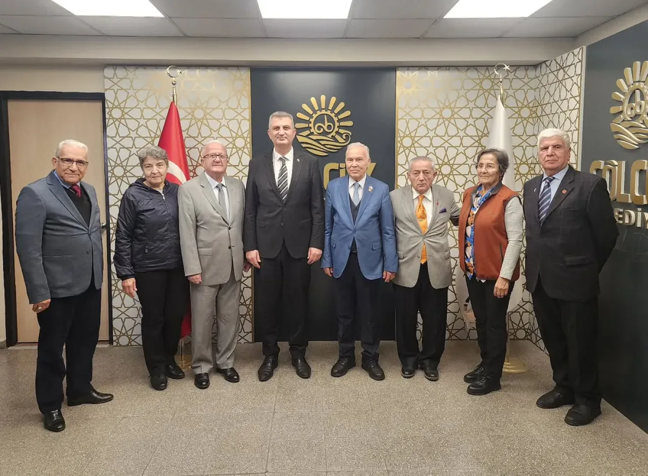 Gölcük Belediye Başkanı Ali Yıldırım Sezer, Muharip Gaziler Derneği'ni Ziyaret Etti Gölcük Belediye Başkanı Ali Yıldırım Sezer, Muharip Gaziler Derneği'ni Ziyaret Etti
