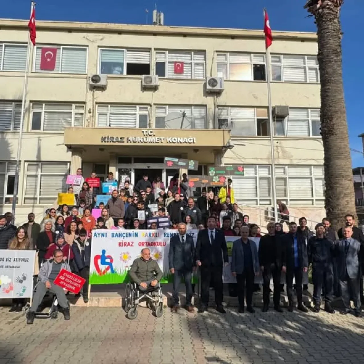 İzmir Kiraz'da 3 Aralık Dünya Engelliler Günü'nde Farkındalık Yürüyüşü Düzenlendi İzmir Kiraz'da 3 Aralık Dünya Engelliler Günü'nde Farkındalık Yürüyüşü Düzenlendi