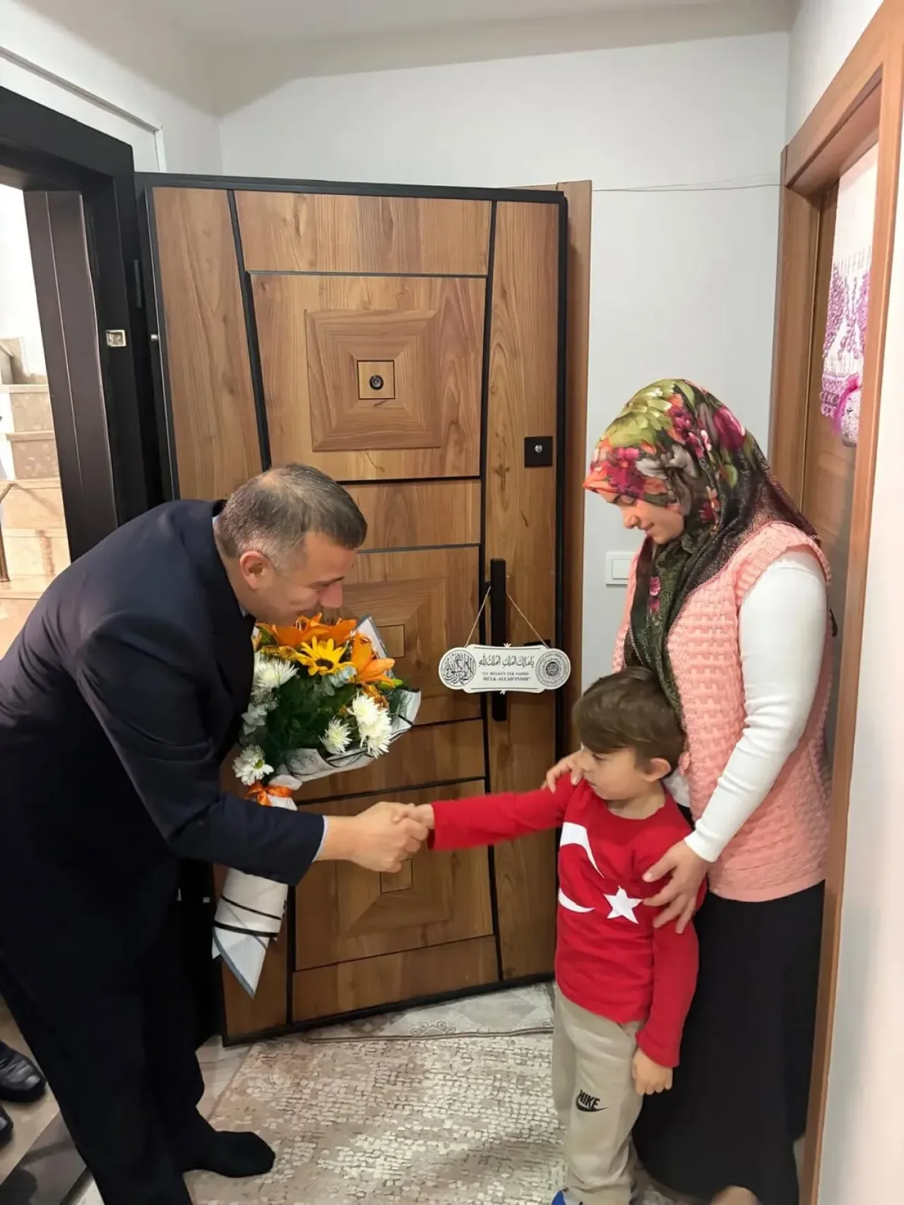 İstanbul Tuzla Kaymakamı, 3 Aralık Dünya Engelliler Günü'nde Aile Ziyaretlerinde Bulundu İstanbul Tuzla Kaymakamı, 3 Aralık Dünya Engelliler Günü'nde Aile Ziyaretlerinde Bulundu