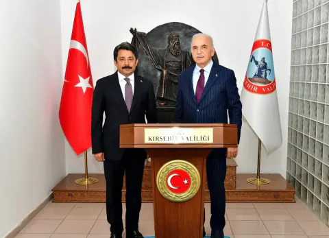 İstanbul Ümraniye Belediye Başkanı İsmet Yıldırım, Kırşehir Valisi'ni Ziyaret Etti