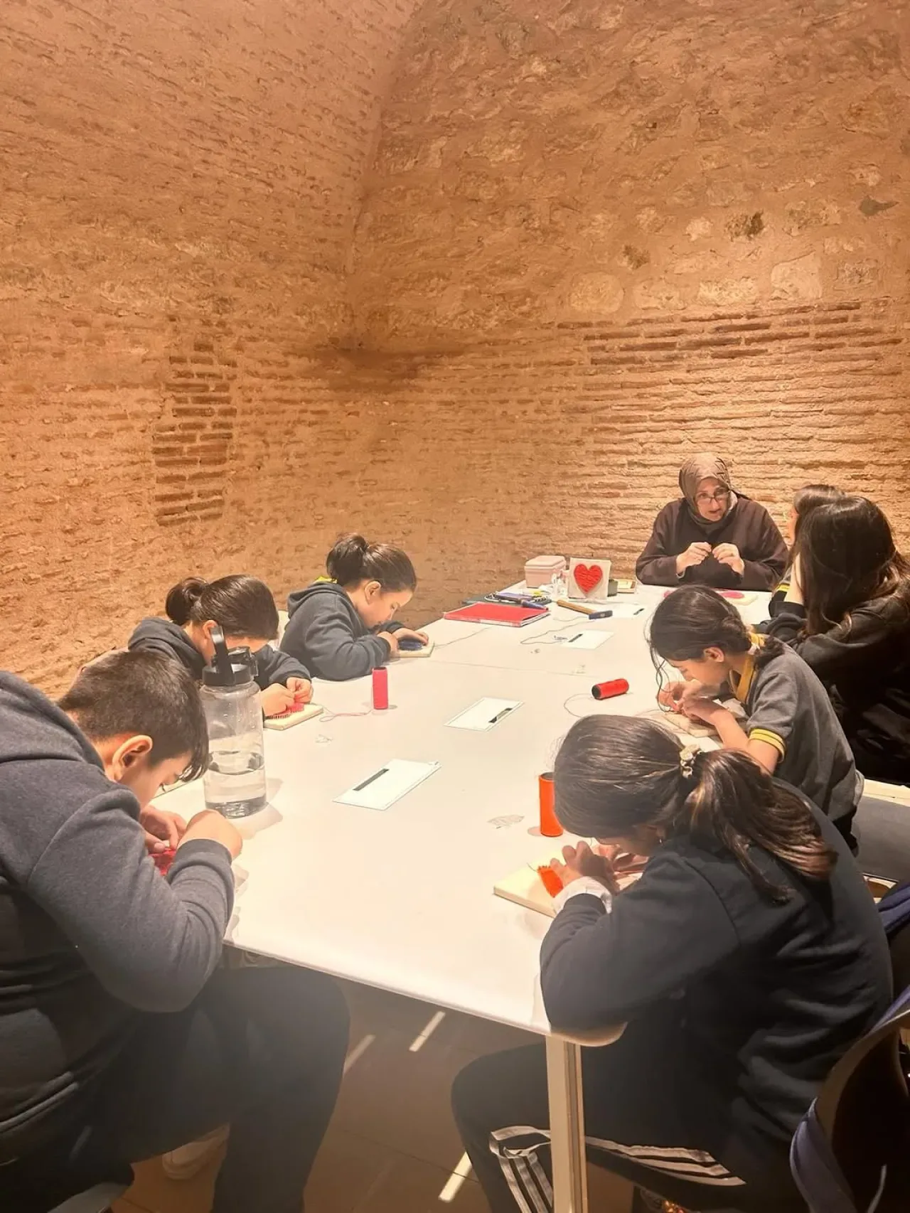 İstanbul'da Öğretmenim Benimle Projesi Kapsamında String Art Etkinliği Düzenlendi İstanbul'da Öğretmenim Benimle Projesi Kapsamında String Art Etkinliği Düzenlendi