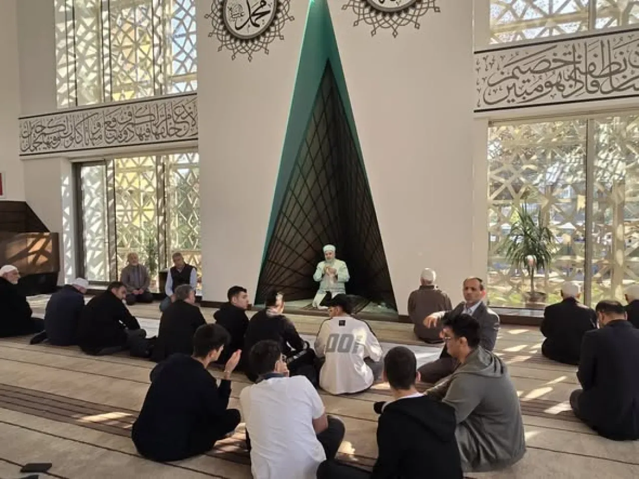 Ataşehir'de 3 Aralık Dünya Engelliler Günü'nde Anlamlı Cami Buluşması Ataşehir'de 3 Aralık Dünya Engelliler Günü'nde Anlamlı Cami Buluşması