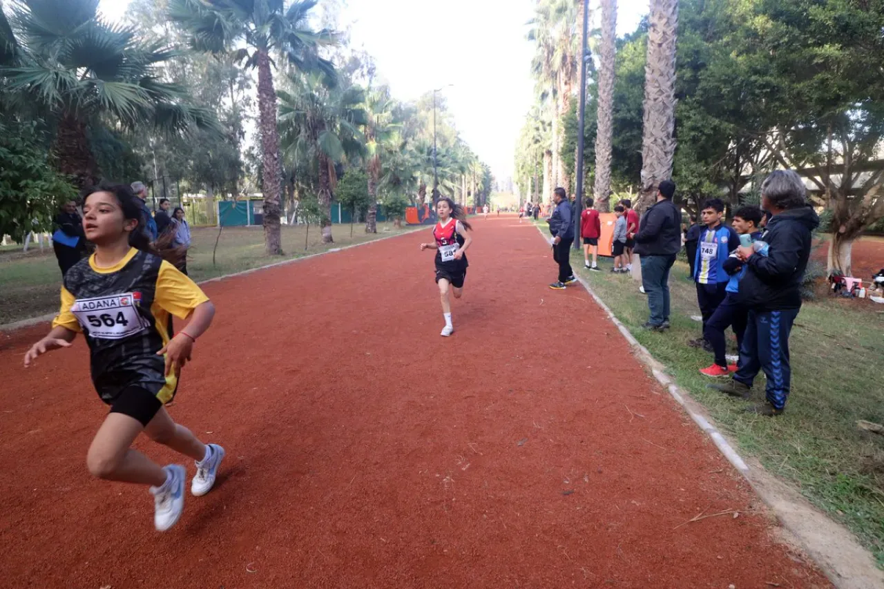 Adana'da Okul Sporları Kros Müsabakaları Coşkusu Adana'da Okul Sporları Kros Müsabakaları Coşkusu