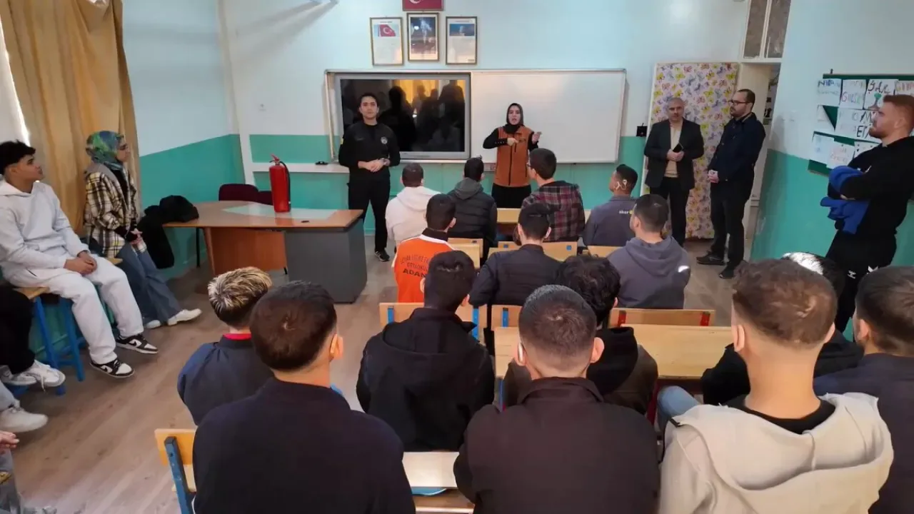 Konya'da Özel Eğitim Öğrencilerine Afet Bilinci Eğitimi Konya'da Özel Eğitim Öğrencilerine Afet Bilinci Eğitimi