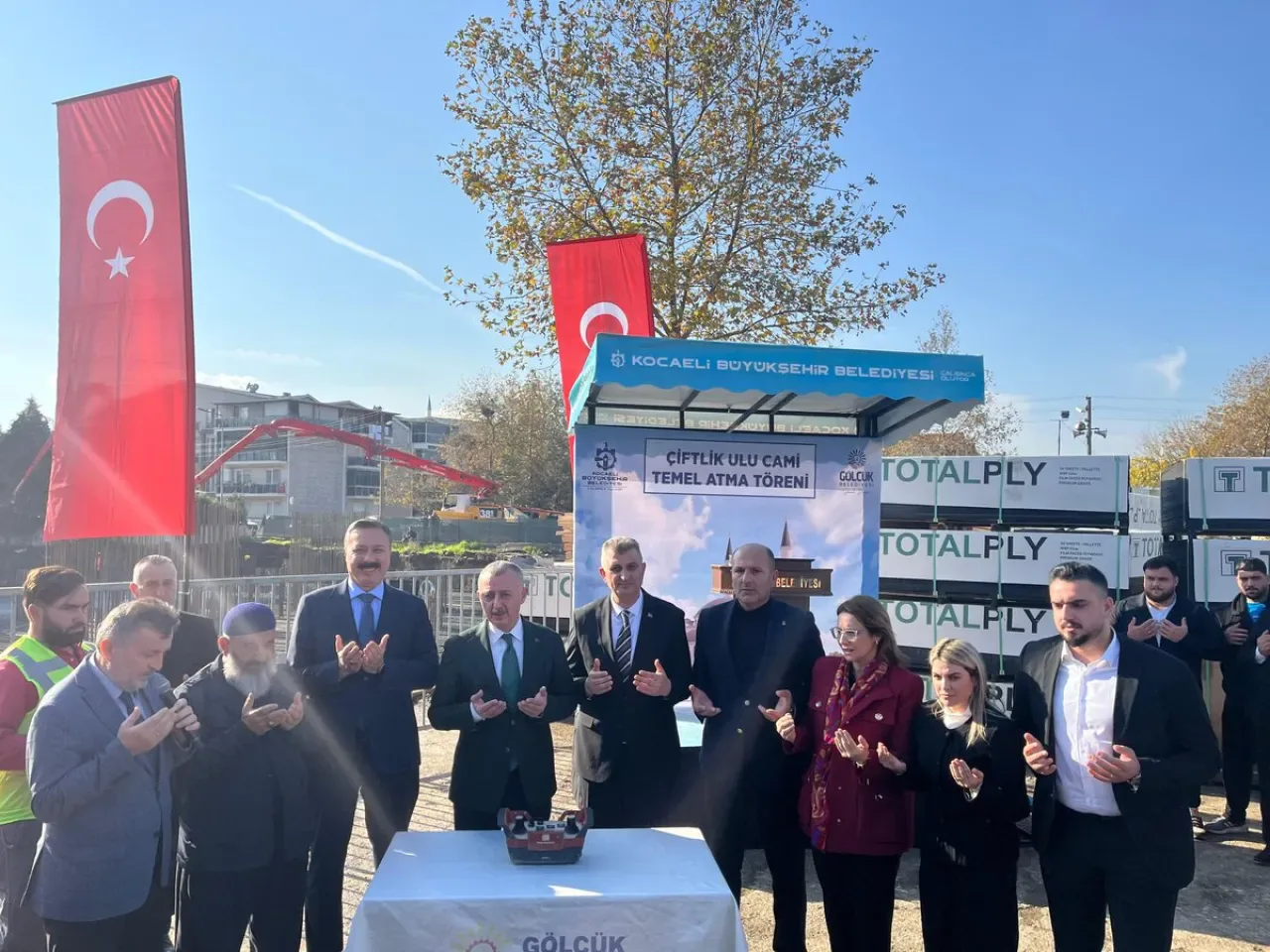 Gölcük Çiftlik Mahallesi'nde Ulu Camii'nin Temeli Atıldı Gölcük Çiftlik Mahallesi'nde Ulu Camii'nin Temeli Atıldı