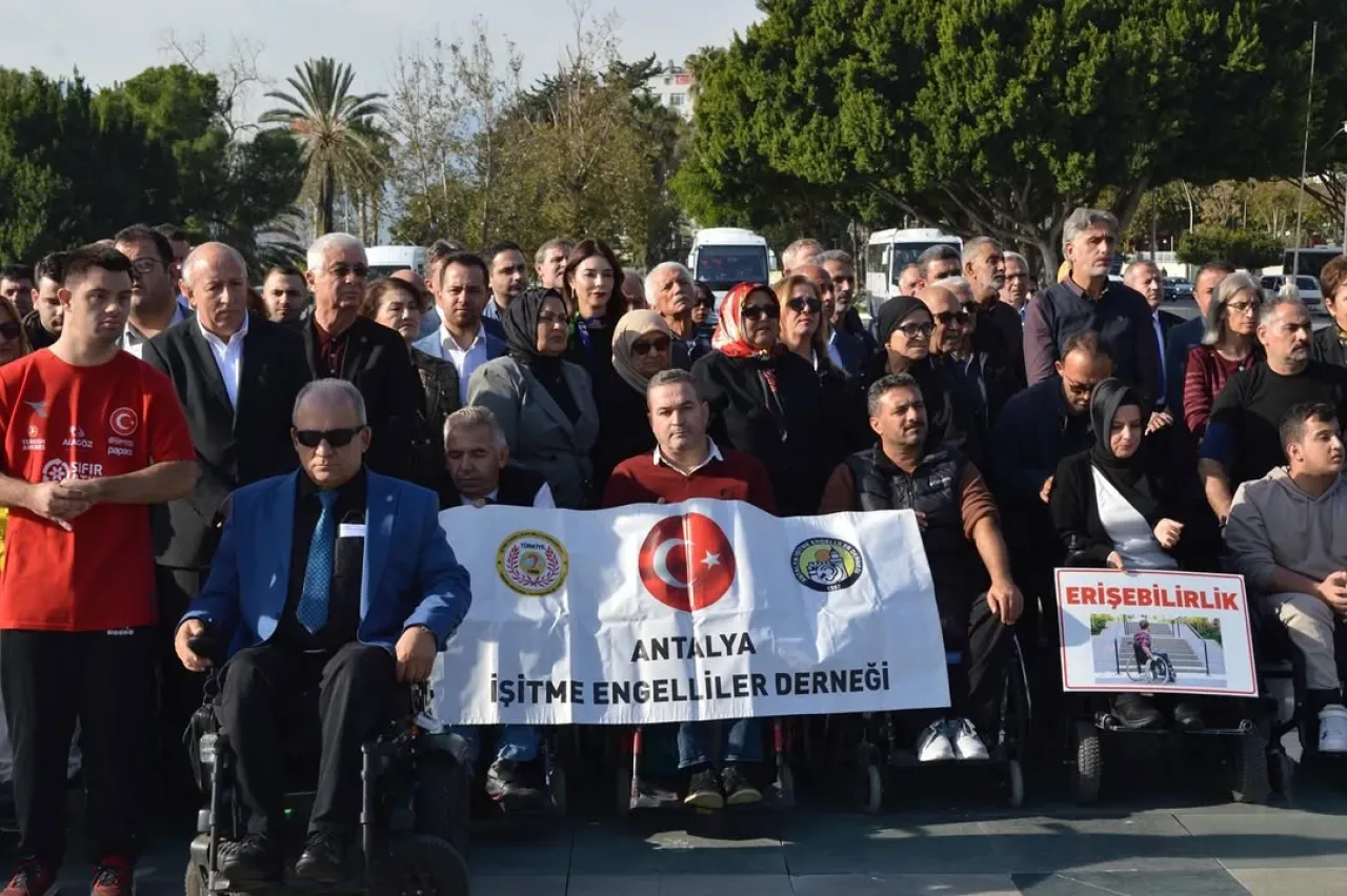CHP Antalya, 3 Aralık Dünya Engelliler Günü'nde Engelsiz Bir Kent İçin Meydanda CHP Antalya, 3 Aralık Dünya Engelliler Günü'nde Engelsiz Bir Kent İçin Meydanda