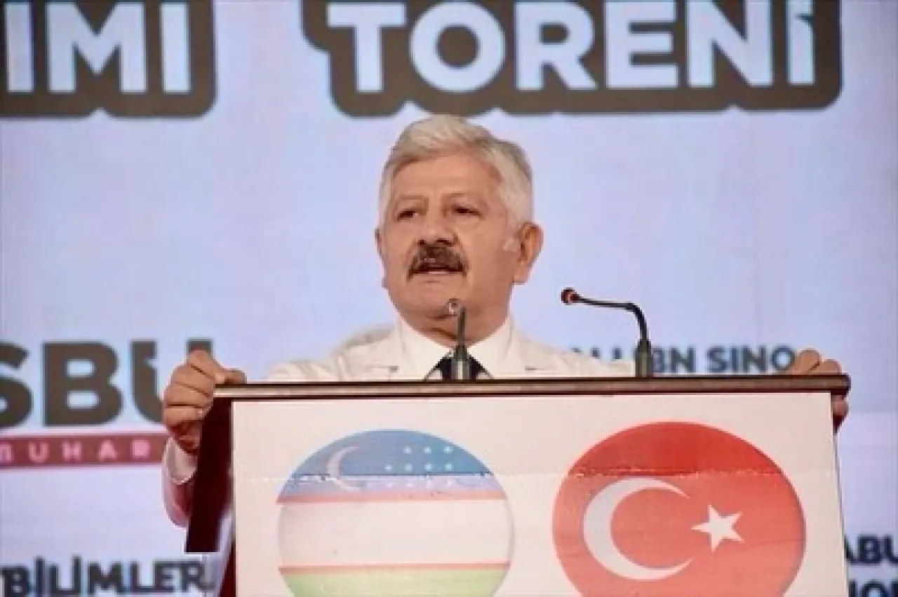Sağlık Bilimleri Üniversitesi, Buhara'da İbni Sina'nın Torunlarına Diploma Verdi Sağlık Bilimleri Üniversitesi, Buhara'da İbni Sina'nın Torunlarına Diploma Verdi