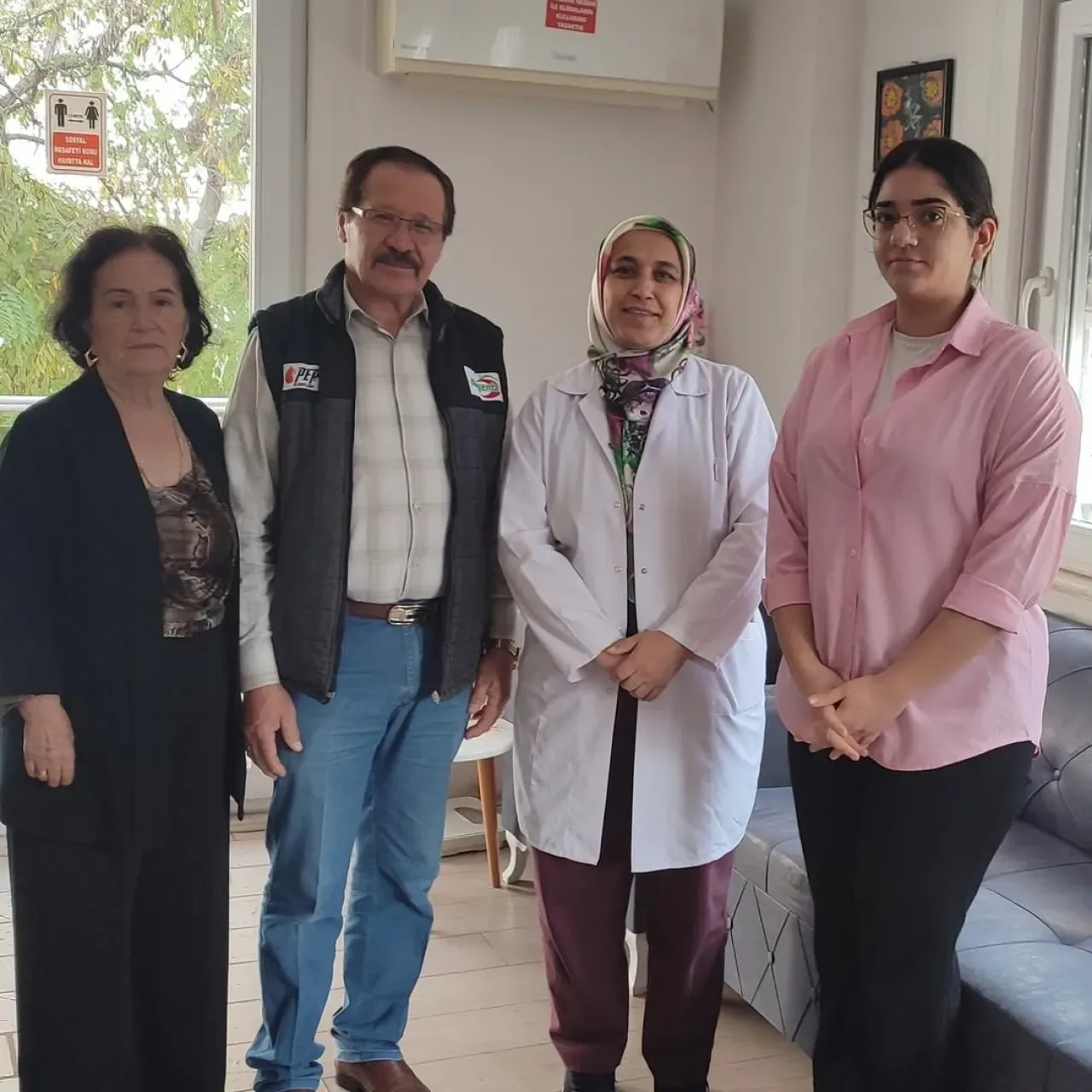 İYİ Parti Finike İlçe Başkanı Çetin, Engelli Vatandaşları Ziyaret Etti İYİ Parti Finike İlçe Başkanı Çetin, Engelli Vatandaşları Ziyaret Etti