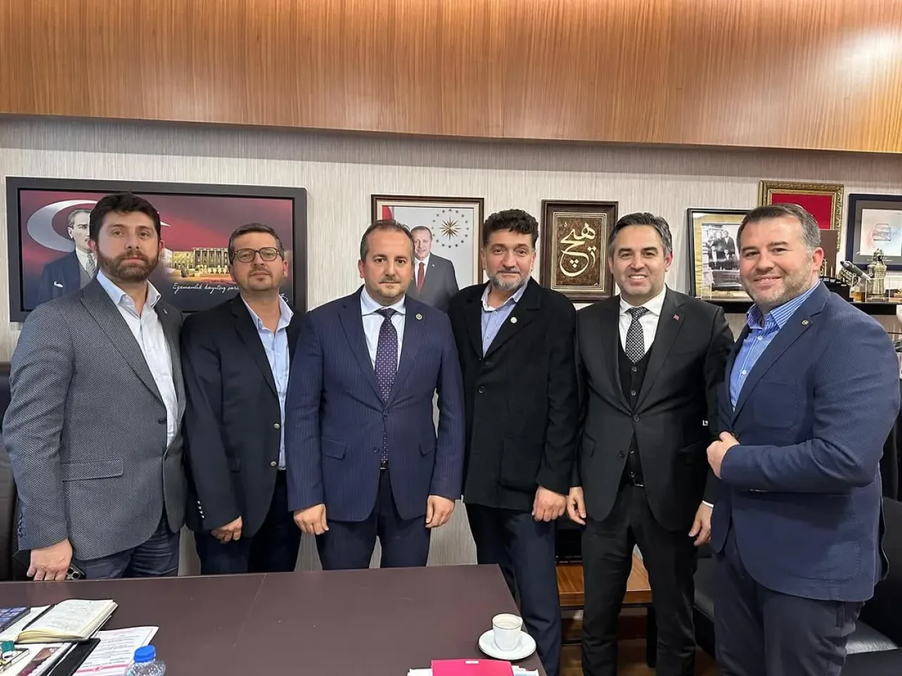 Bursa Mermer Sektörü Temsilcileri AK Parti Milletvekili Refik Özen'i Ziyaret Etti Bursa Mermer Sektörü Temsilcileri AK Parti Milletvekili Refik Özen'i Ziyaret Etti