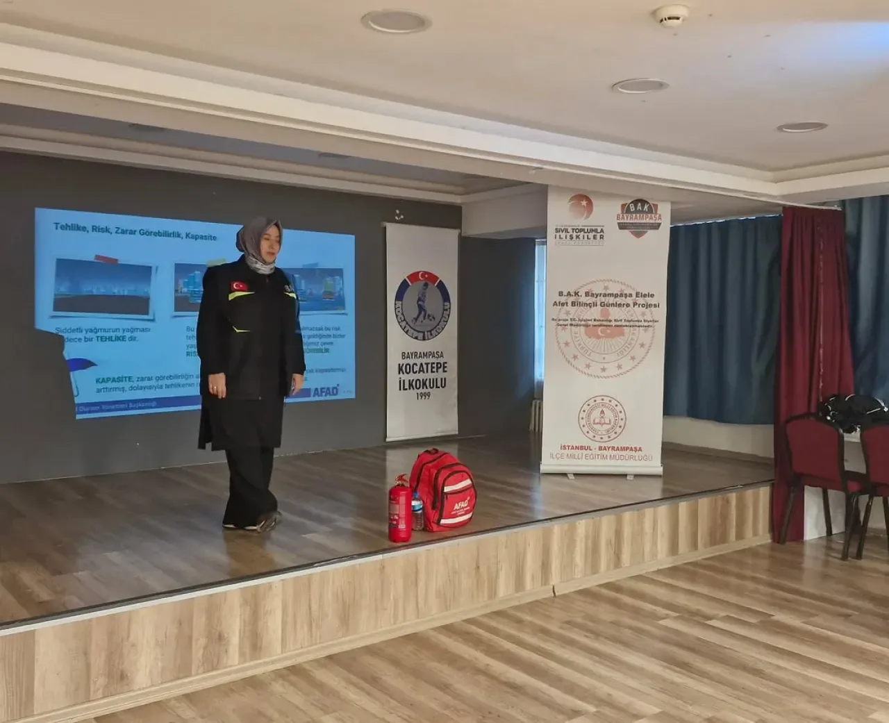 Bayrampaşa'da Velilere Afet Bilinci ve Farkındalık Eğitimi Verildi Bayrampaşa'da Velilere Afet Bilinci ve Farkındalık Eğitimi Verildi