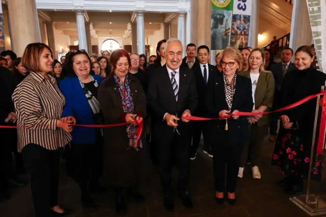 İstanbul Üniversitesi'nde Dünya Engelliler Günü'nde "Engellilik ve Sanat" Temalı Etkinlik İstanbul Üniversitesi'nde Dünya Engelliler Günü'nde "Engellilik ve Sanat" Temalı Etkinlik