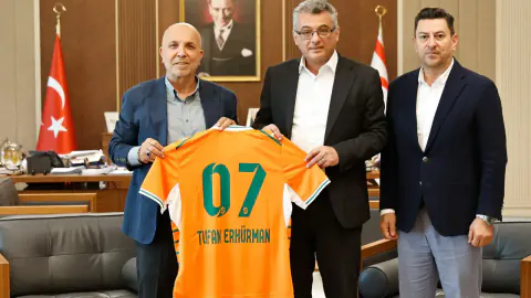 Alanyaspor Başkanı Çavuşoğlu, KKTC Cumhurbaşkanı Erhürman'ı ziyaret etti