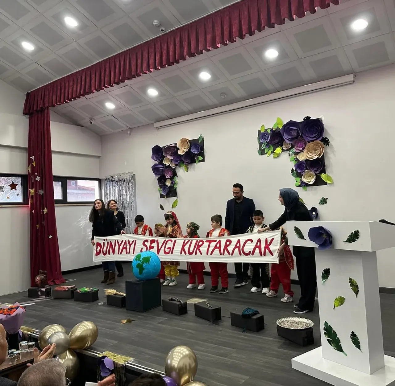 AK Parti Gençlik Kollarından Özel Eğitim Okuluna Anlamlı Ziyaret AK Parti Gençlik Kollarından Özel Eğitim Okuluna Anlamlı Ziyaret