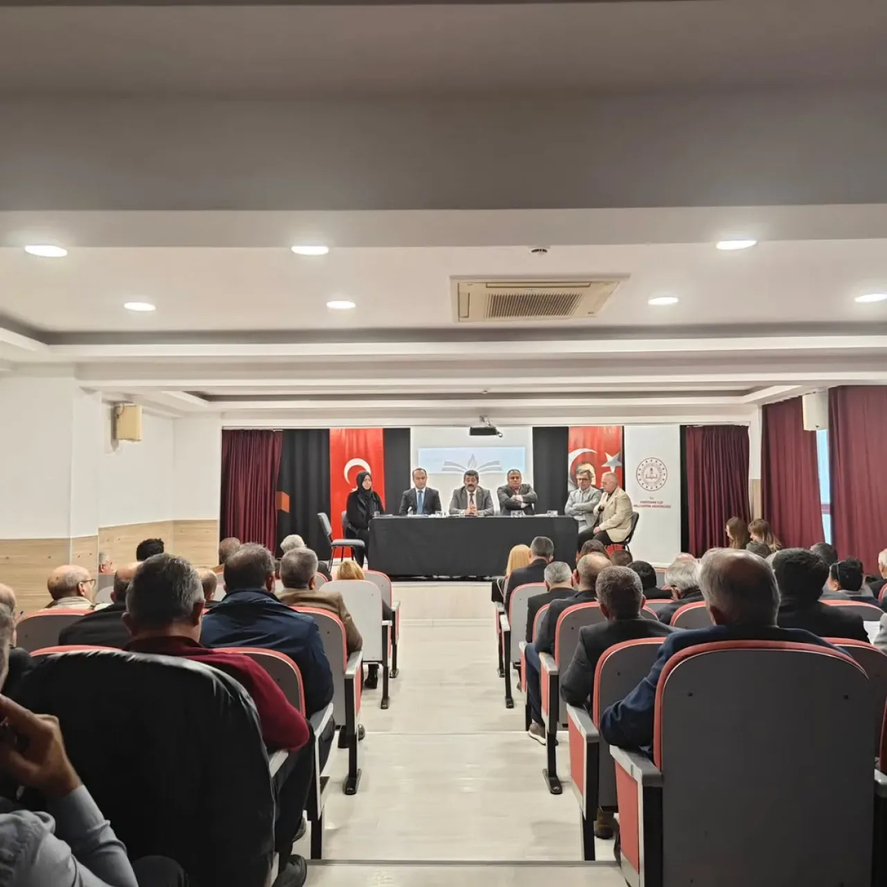 Kağıthane'de İlkokul ve Ortaokul Müdürleri Yıl Sonu Değerlendirme Toplantısı Yaptı Kağıthane'de İlkokul ve Ortaokul Müdürleri Yıl Sonu Değerlendirme Toplantısı Yaptı