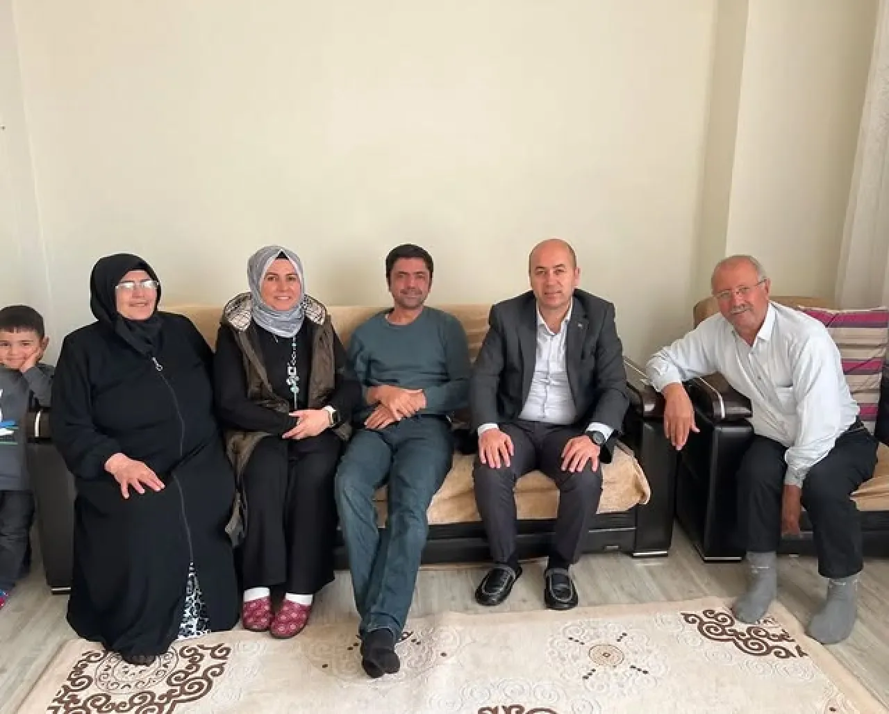 AK Parti Kağıthane'den Engelliler Haftası'nda Anlamlı Ziyaretler AK Parti Kağıthane'den Engelliler Haftası'nda Anlamlı Ziyaretler