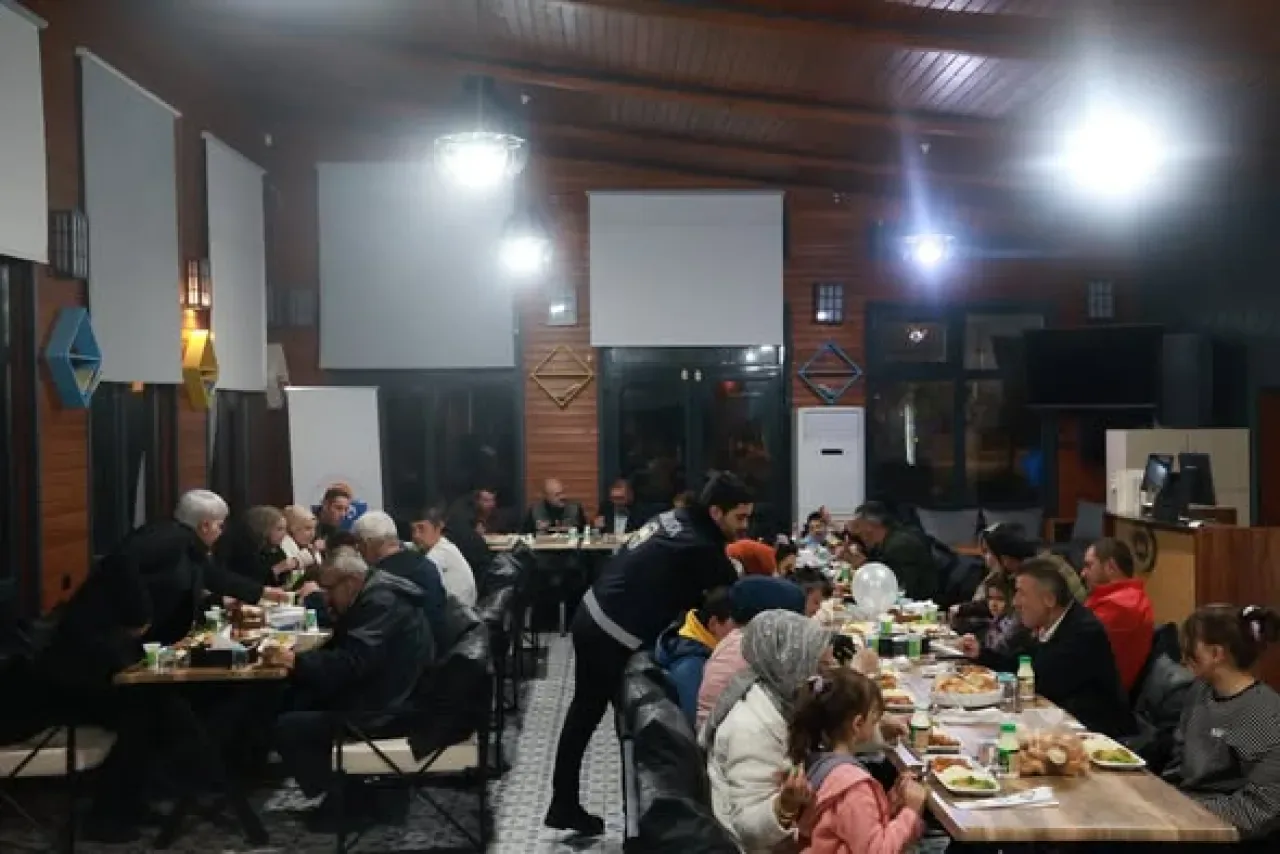 Marmara Adaları'nda Engelliler Günü'nde Anlamlı Buluşma ve Yeni Hizmet Sözü Marmara Adaları'nda Engelliler Günü'nde Anlamlı Buluşma ve Yeni Hizmet Sözü
