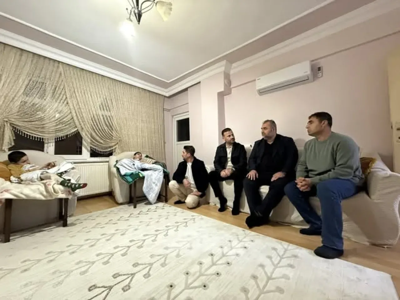 AK Parti Arnavutköy'den Engel Tanımayan Destek: Engelli Aracı Teslimi AK Parti Arnavutköy'den Engel Tanımayan Destek: Engelli Aracı Teslimi