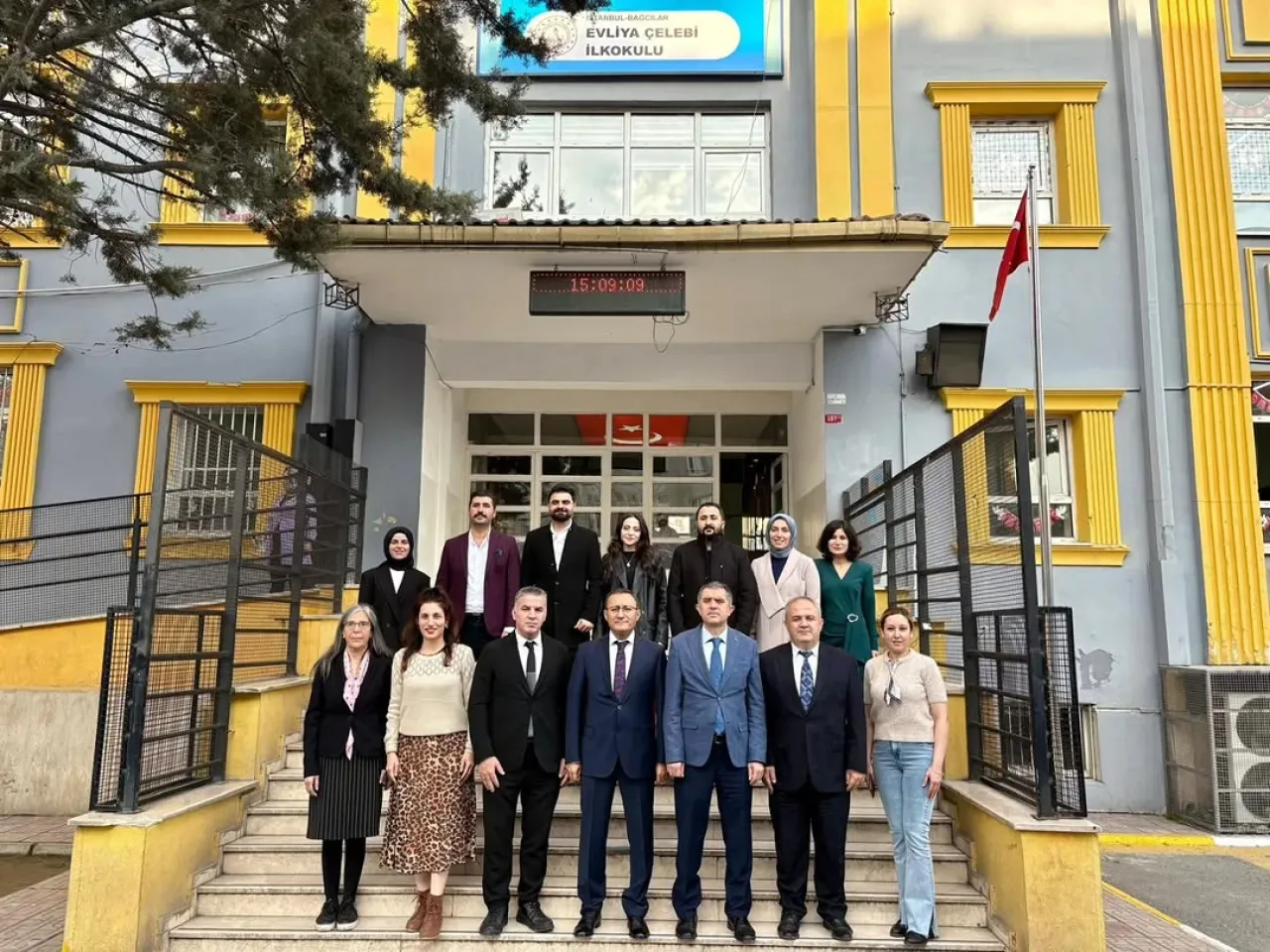 Bağcılar Kaymakamı Öğretmenlerle Buluşmaya Devam Ediyor Bağcılar Kaymakamı Öğretmenlerle Buluşmaya Devam Ediyor