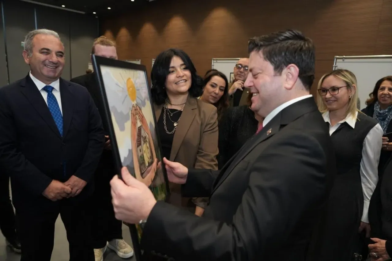 Kadıköy'de "Dilin Görselliği" Sergisi Sanatseverlerle Buluştu Kadıköy'de "Dilin Görselliği" Sergisi Sanatseverlerle Buluştu