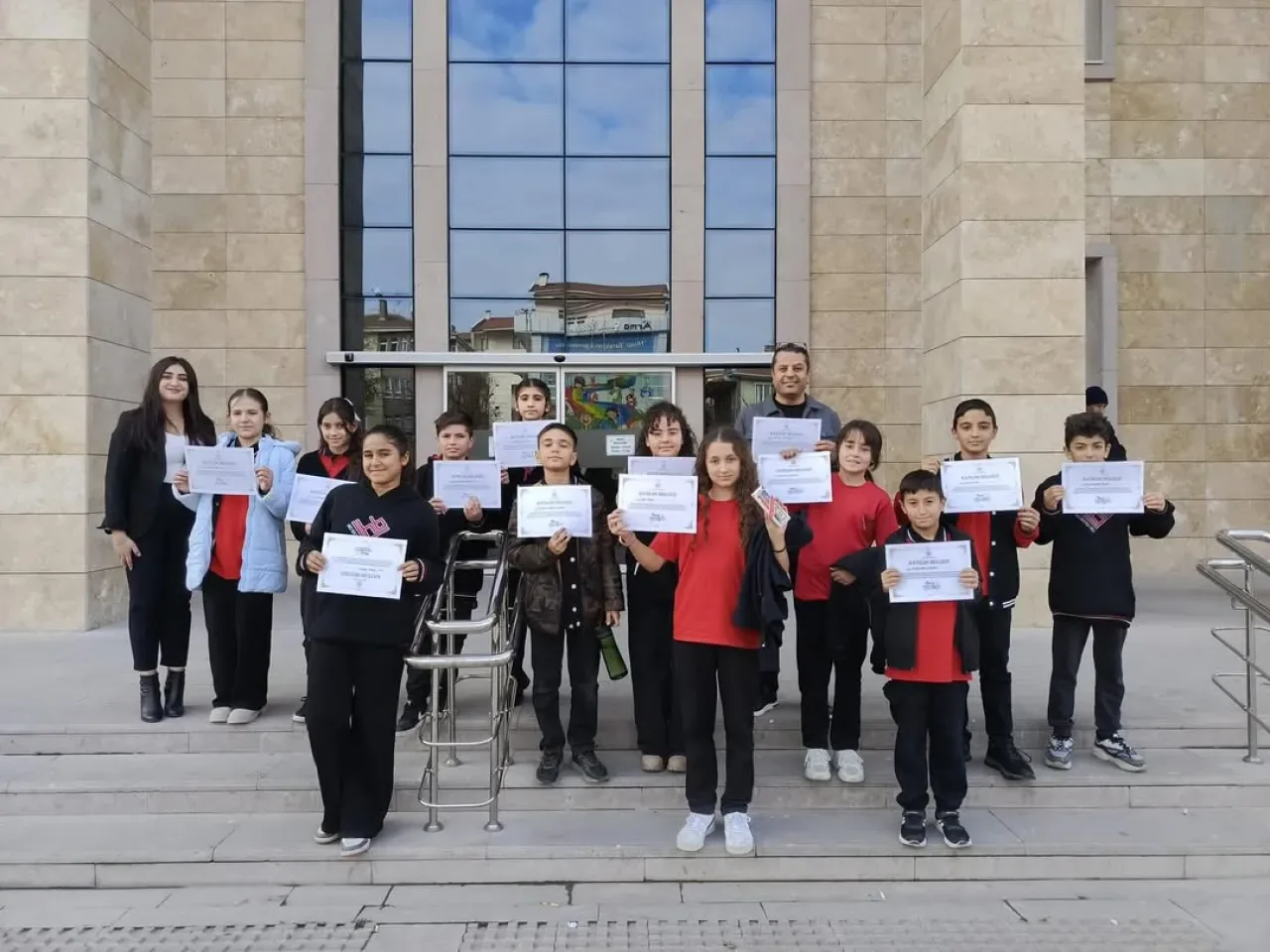 Yenimahalle'de Öğrenciler Kamu Kurumlarını Yerinde Tanıyor Yenimahalle'de Öğrenciler Kamu Kurumlarını Yerinde Tanıyor