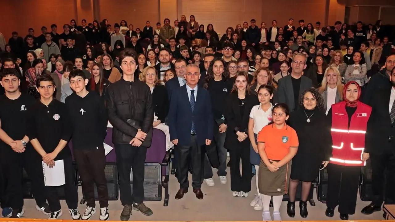 Maltepe'de İlçe Öğrenci Meclis Toplantısı Gerçekleştirildi Maltepe'de İlçe Öğrenci Meclis Toplantısı Gerçekleştirildi