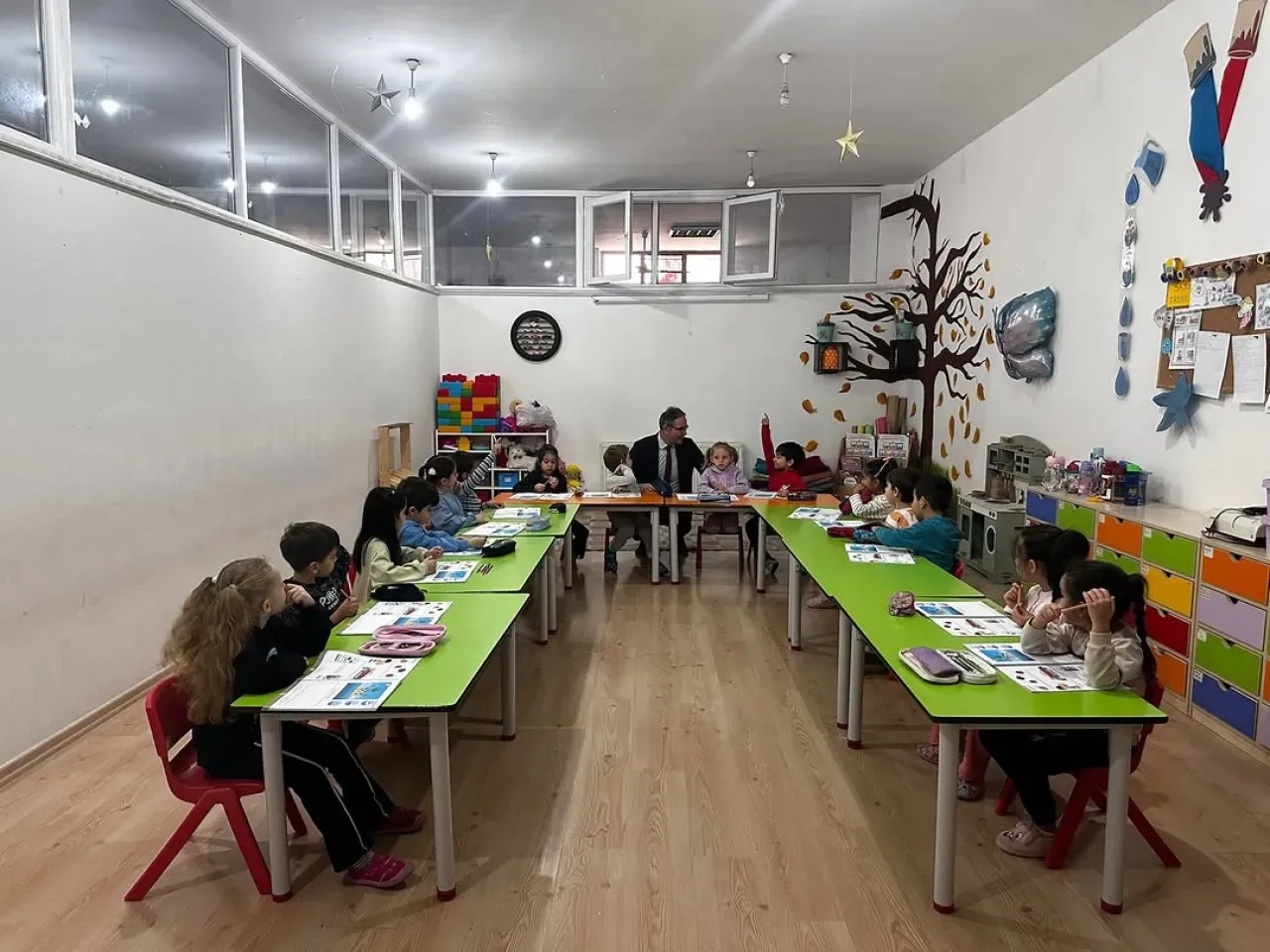 Bağcılar İlçe Müftüsü Ömer Kayhan Kur'an Kursu Öğrencileri ile Bir Araya Geldi Bağcılar İlçe Müftüsü Ömer Kayhan Kur'an Kursu Öğrencileri ile Bir Araya Geldi