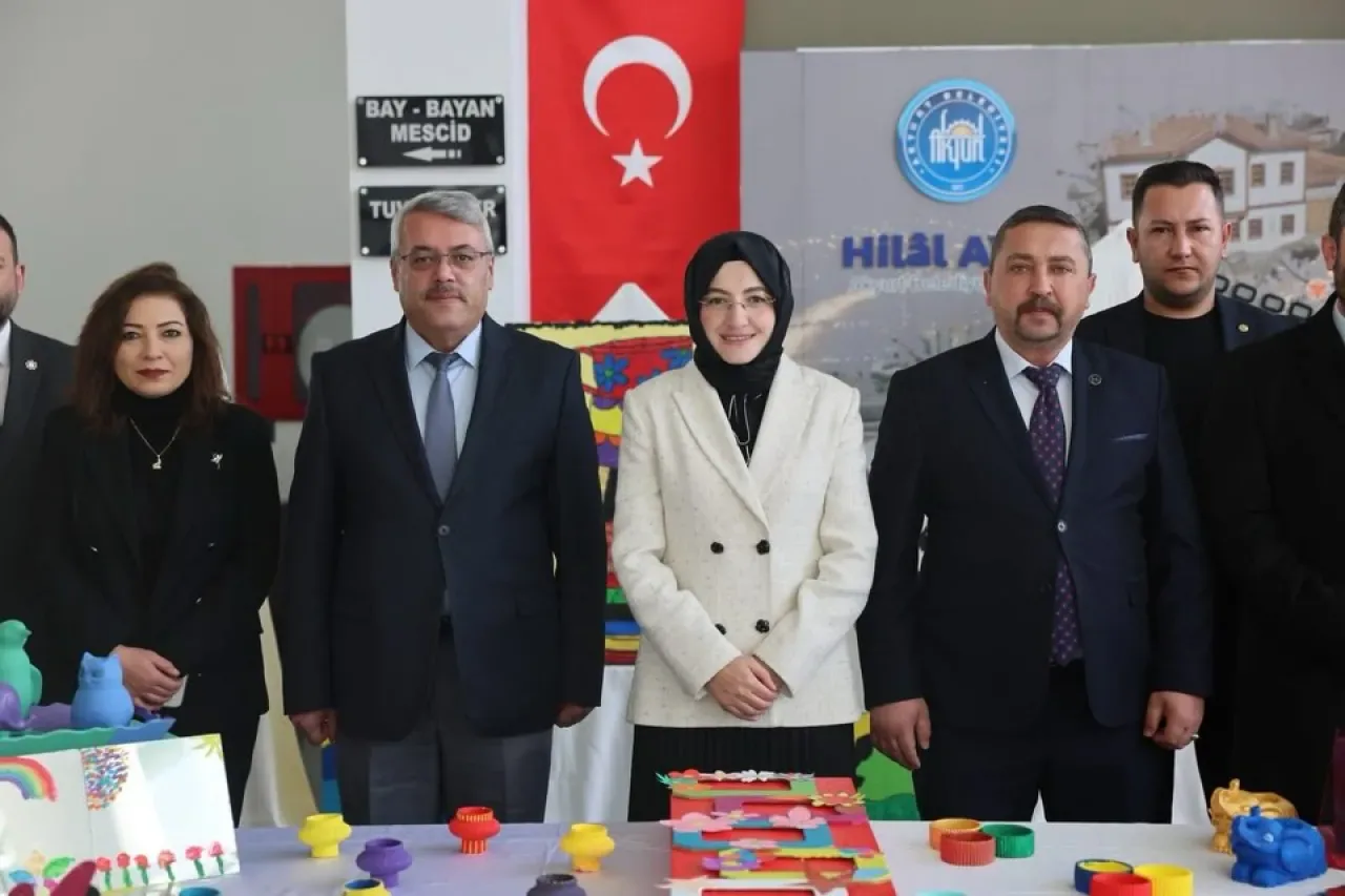 Özel Öğrenciler Yeteneklerini Sergiledi: Akyurt'ta 3 Aralık Dünya Engelliler Günü Kutlaması Özel Öğrenciler Yeteneklerini Sergiledi: Akyurt'ta 3 Aralık Dünya Engelliler Günü Kutlaması