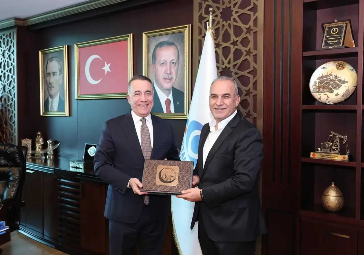 Adıyamanlılar Vakfı Başkanı, Sultangazi Belediye Başkanı'nı Ziyaret Etti Adıyamanlılar Vakfı Başkanı, Sultangazi Belediye Başkanı'nı Ziyaret Etti