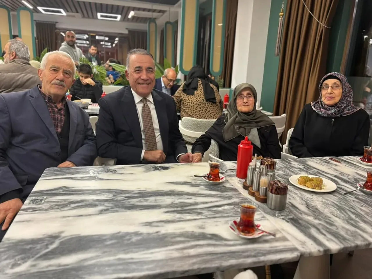 Sultangazi Belediye Başkanı Abdurrahman Dursun, Mağlova'da Vatandaşlarla Bir Araya Geldi Sultangazi Belediye Başkanı Abdurrahman Dursun, Mağlova'da Vatandaşlarla Bir Araya Geldi