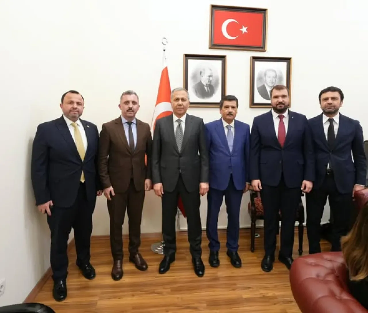 Antalya Milletvekili Mustafa Köse, İçişleri Bakanı Ali Yerlikaya ile Görüştü Antalya Milletvekili Mustafa Köse, İçişleri Bakanı Ali Yerlikaya ile Görüştü